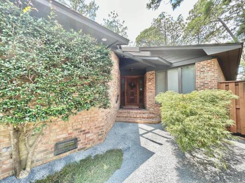 Pinehurst House | Beulah Hill 2 bed 2 bath golf course view
