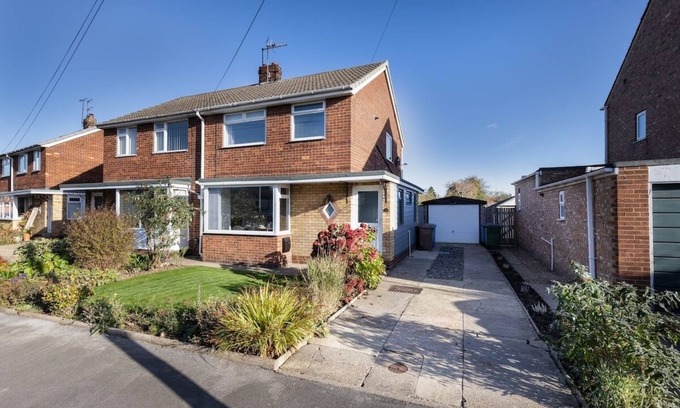 Beverley House | Beverley- Parking|Families|contractors|Racecourse