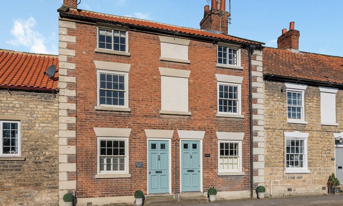 Thornton Dale Cottage | Beverley House - UK43519