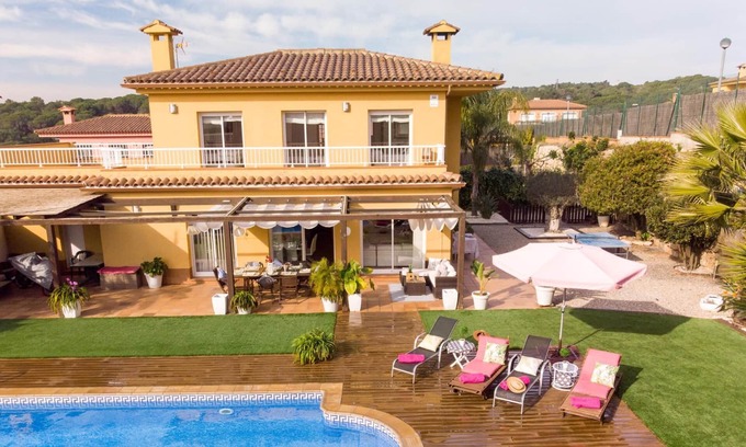 Condado del Jaruco Villa | BEVERLY HILLS LUX, SWIMMING POOL WITH GARDEN, DESIGN VILLA, URBANIZATION