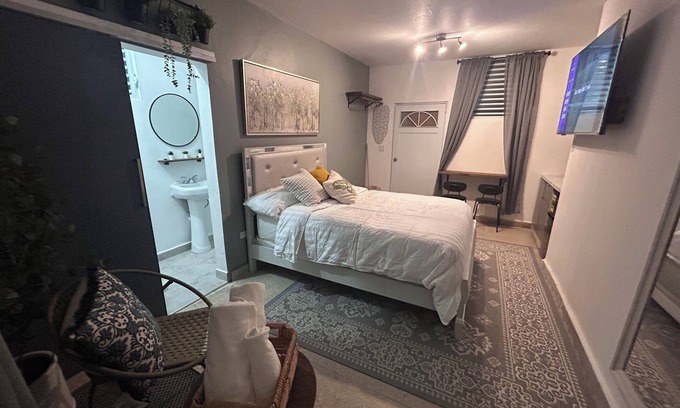 Rio Piedras Apartment | Beverlysixtyfive Cozy Aparment