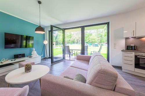 Krakow am See Apartment | Bewusstsein - Modernes Apartment mit Terrasse, Walk-In-Dusche & Wellnesszugang
