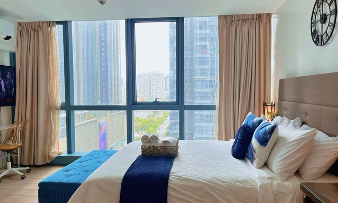 Pinagsama Condo | BGC Luxury Condo - Pool & Wi-Fi - Suite 14