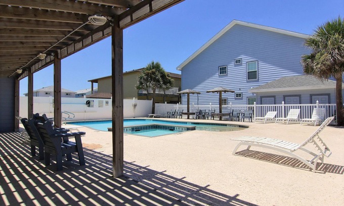 Port Aransas Condo | Bhc122-beach Bunker