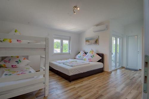 Bregvija Apartment | Biševo Apartmani