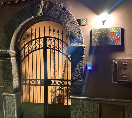 Biancavilla Bed & Breakfast | Bianca di Navarra House