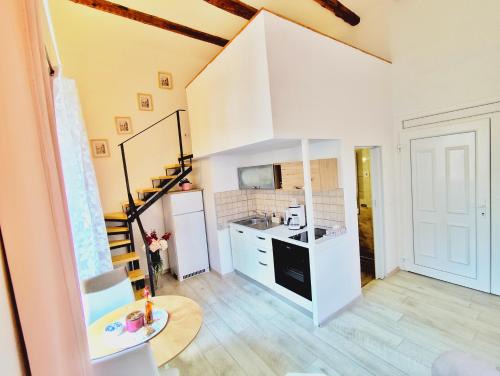 Cavtat Apartment | Bianchi's flower