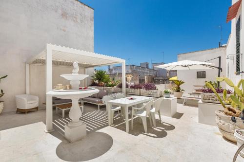 Trepuzzi House | Bianco Liberty by BarbarHouse