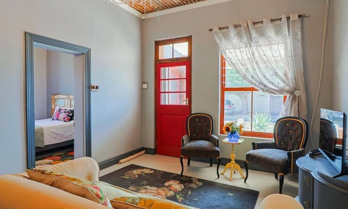 Kleinmond Cottage | Bietjie Sjiek |Charming Coastal Escape | Kleinmond