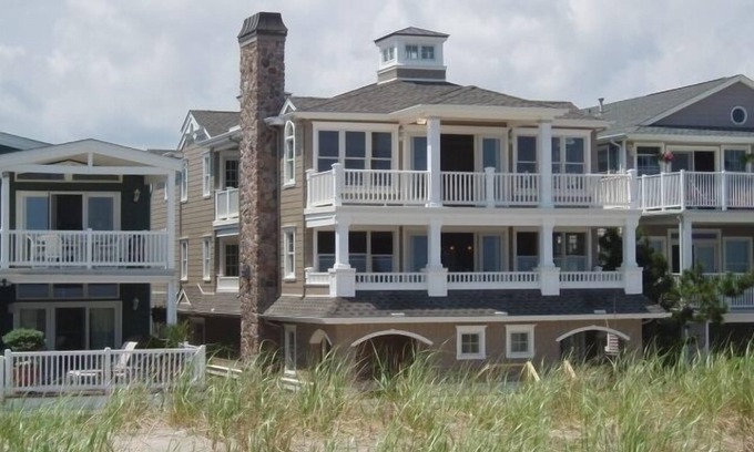 South End Condo | Big 5BR , 3Bth - 2000+ SF. Oceanfront, Elevator, Great Views, Huge beach!
