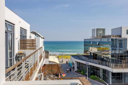 Big Bay Apartment | Big Bay Beach Loft- 1 bedroom