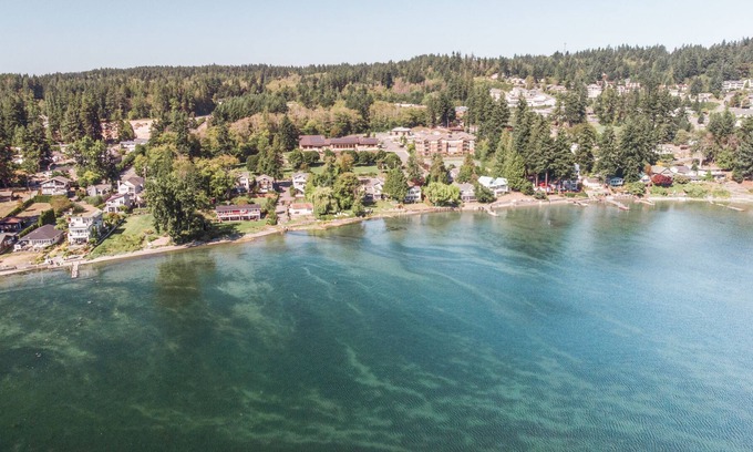 Kingston House | Big Beachfront Home. Walk to Ferry or Town, Kayak, Crab, Relax---NO CLEANING FEE