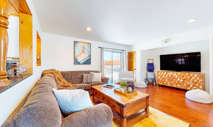 Big Bear City Cabin | Big Bear Bungalow ~ Cozy Mountain home with fenced yard, grill, fireplace, & washer/dryer