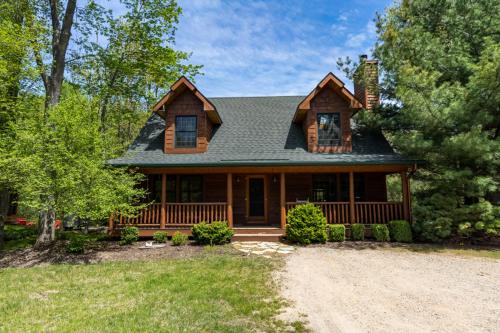 Saugatuck House | Big Bear Cabin - Cabin Getaway - Private hot tub - Community Pool!