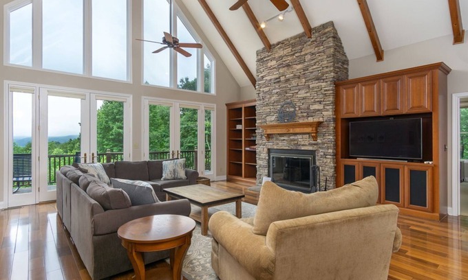 Old Fort Cabin | Big Bear Cabin | Game Room, Hot Tub, Fire Pit & Year-Round Views