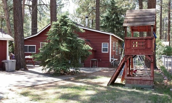Peter Pan House | Big Bear Lake 3Bdr Cabin Rental Pets Friendly (max 2 pets per stay)