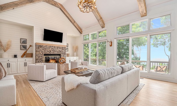 Big Canoe House | Big Canoe Mountain Home with Spectacular Mountain Views - Game room!