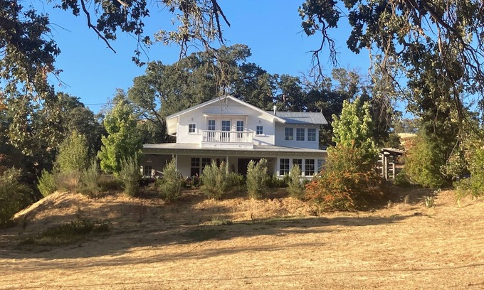 Middletown House | Big Canyon Farmhouse - Near Harbin Hotsprings