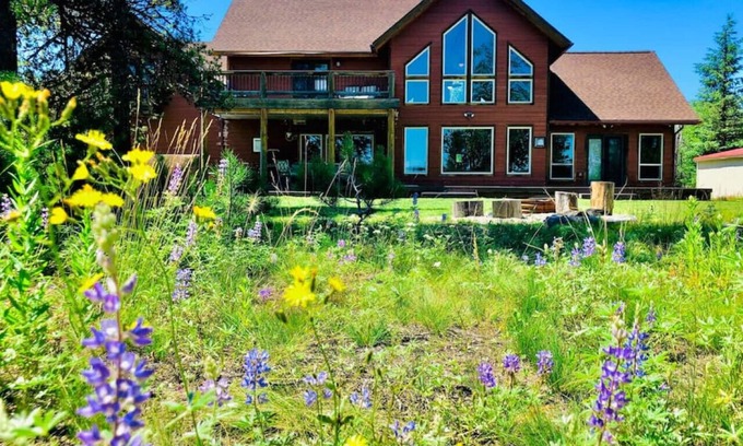 Donnelly Cabin | Big Family Cabin, 5BR + Hot Tub + Cozy Fireplaces