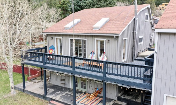 Downieville-Lawson-Dumont House | BIG FAMILY/Friends Mountains house/Hot Tub 24 hrs/Near I-70/River View/RAFTING.