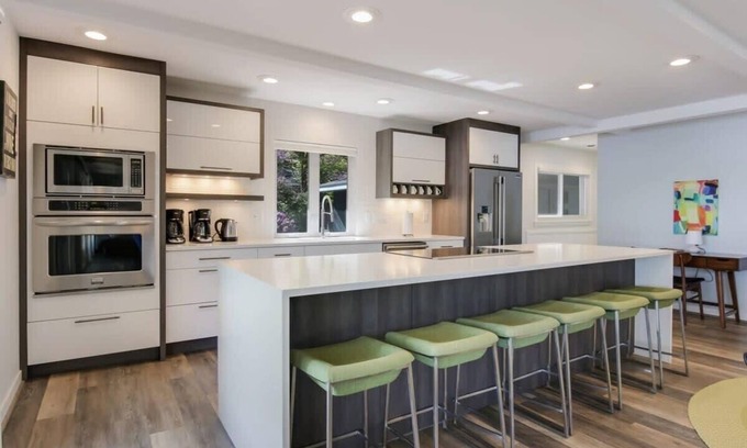 Glen Arbor House | Big Glen Lakefront in Glen Arbor with Hot Tub!