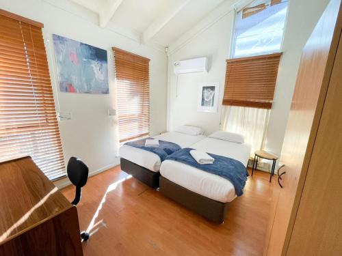 Westbourne Park House | big group entire house 15 beds