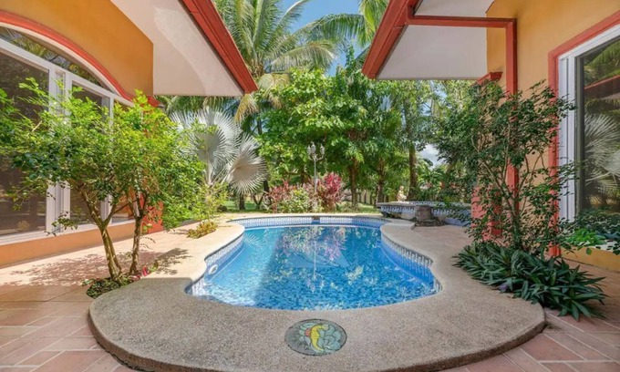 Bejuco House | Big & Homely 3 BDR house, Private Pool, Tennis- near the beach