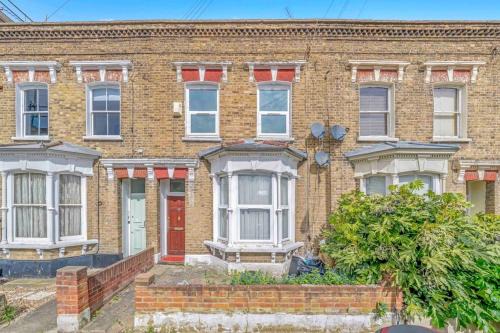 New Cross Apartment | Big House, 5 beds, 2 bathrooms, Contractors Dream, Great transport links