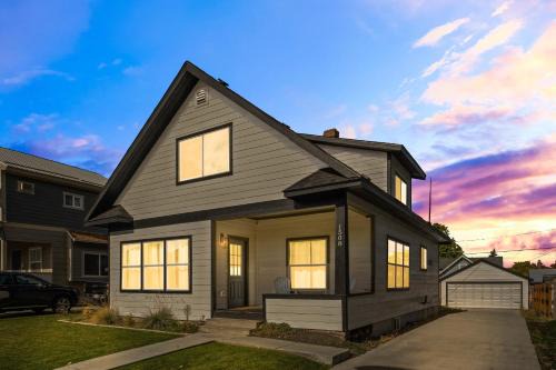 Spokane House | Big House Mins To DT Big Groups Well Stocked