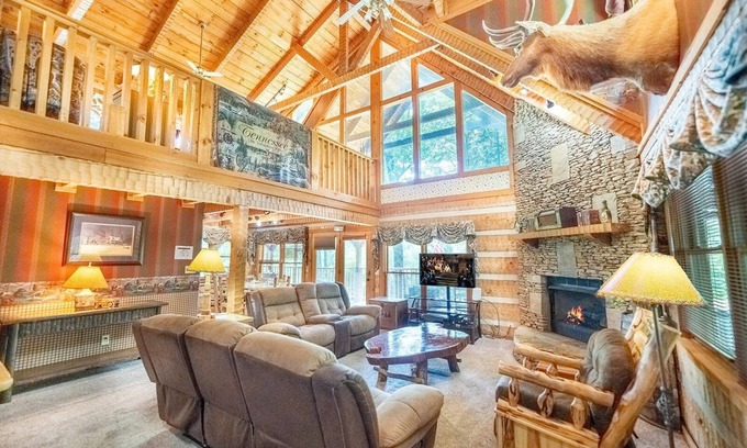 Gatlinburg - Pigeon Forge Cabin | Big Kahuna Lodge 3 Bedroom Cabin by RedAwning
