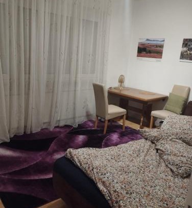 Eschersheim House | Big room for 2 pers, 9 min to trade fare, FREE parking