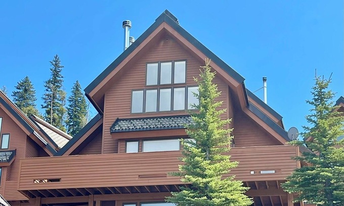 Big Sky Ski Chalet | Big Sky Ski-In/Ski-Out Arrowhead nThe Bird Haus - On Slope!