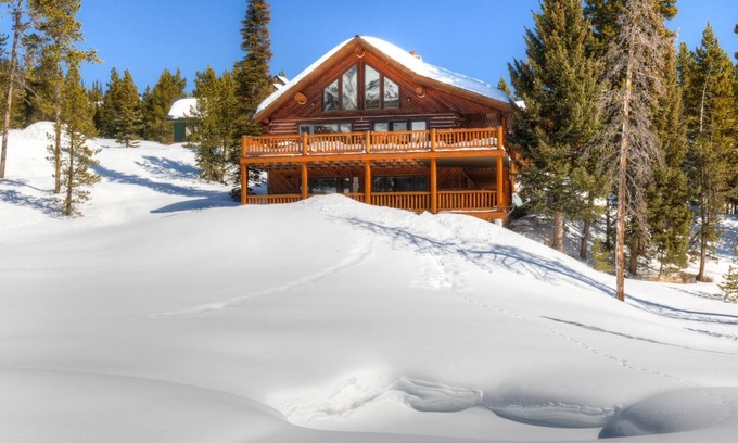 Big Sky House | Big Sky Vacation Rentals: MVC Cardinal Sanctuary - Pet Friendly!