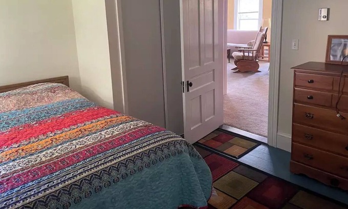 St. Johnsbury Center Apartment | Big, sunny and simple.