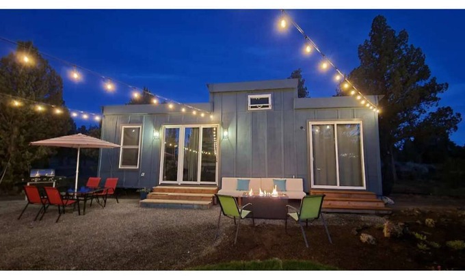 Bend House | Big tiny. A spacious tiny house, with extra loft, full kitchen, yard to enjoy.