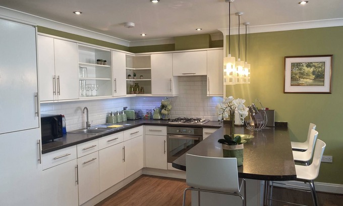 Harrogate Apartment | Bijou Parkview Retreat