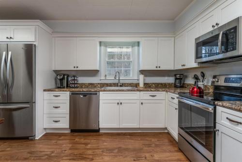 Brevard House | Bike Path Getaway in Town