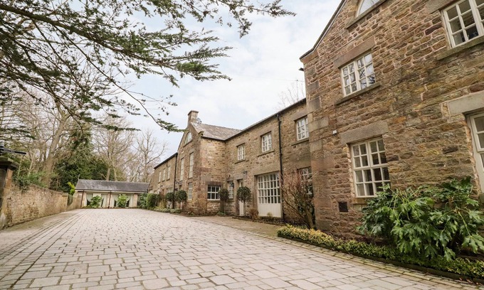 Dolphinholme Cottage | BILBO, pet friendly, with a garden in Lancaster