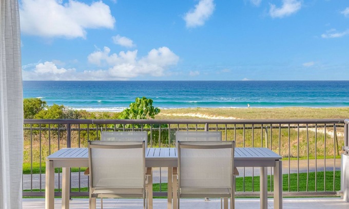 Bilinga Apartment | Bilinga Beach Living - Absolute Beachfront Luxury - Linen Provided - Min. 3 Night Stays