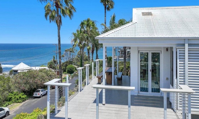 Copacabana House | Billie's Beach House - Plus a View!