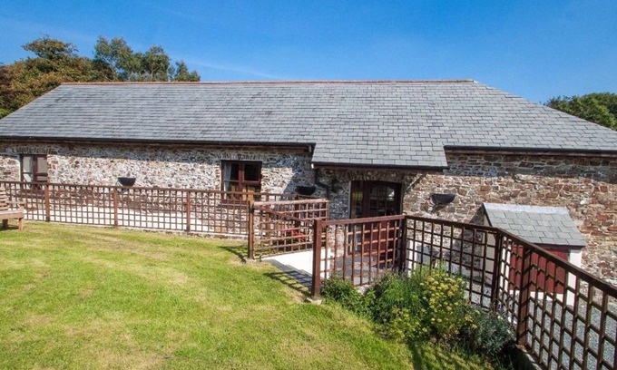Holsworthy Cottage | BILLY'S BARN, pet friendly, character holiday cottage in Bradworthy
