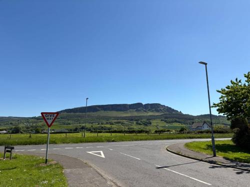 Limavady House | Binevenagh View, Magilligan Limavady Holiday Let