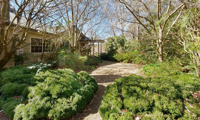 Wildes Meadow Cottage | Binnowee Cottage at Foxton Park | Tennis Court