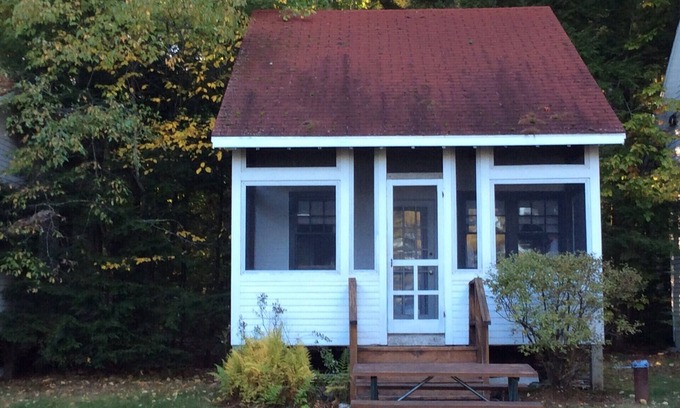 North Sebago Cottage | Birch Cottage-Private Beach-Pets Welcome - Round Table Lodge, Sebago, Maine