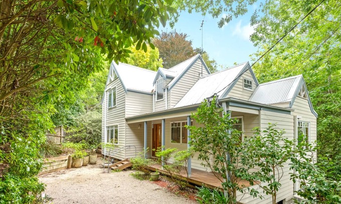 Wentworth Falls House | Birch Garden at Wentworth Falls, a Great place to Escape