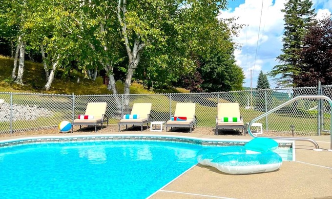 Johnsburg Ski Chalet | Birch Hill Lodge, Heated Pool, Hot Tub, Playroom & Fireplace Near Gore Mt with