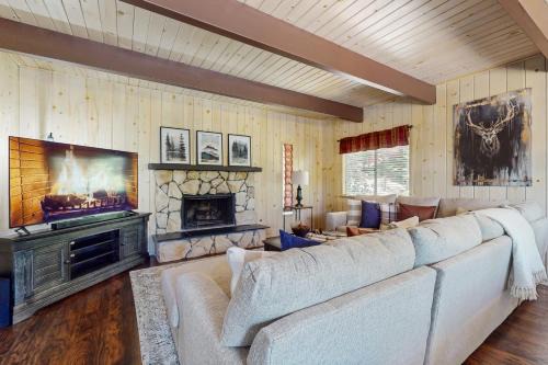 Blue Jay House | Birchwood Bliss