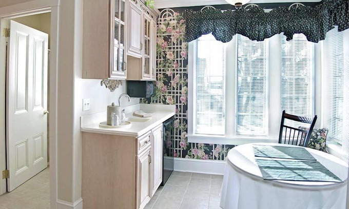 Bird In Hand Bed & Breakfast | Bird In Hand Village Inn & Suites