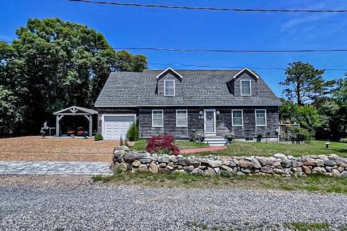 Oak Bluffs House | Bird Street Breeze