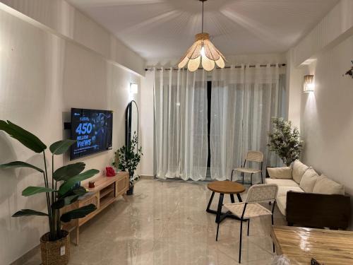Bullawala Apartment | Birds and leaves
